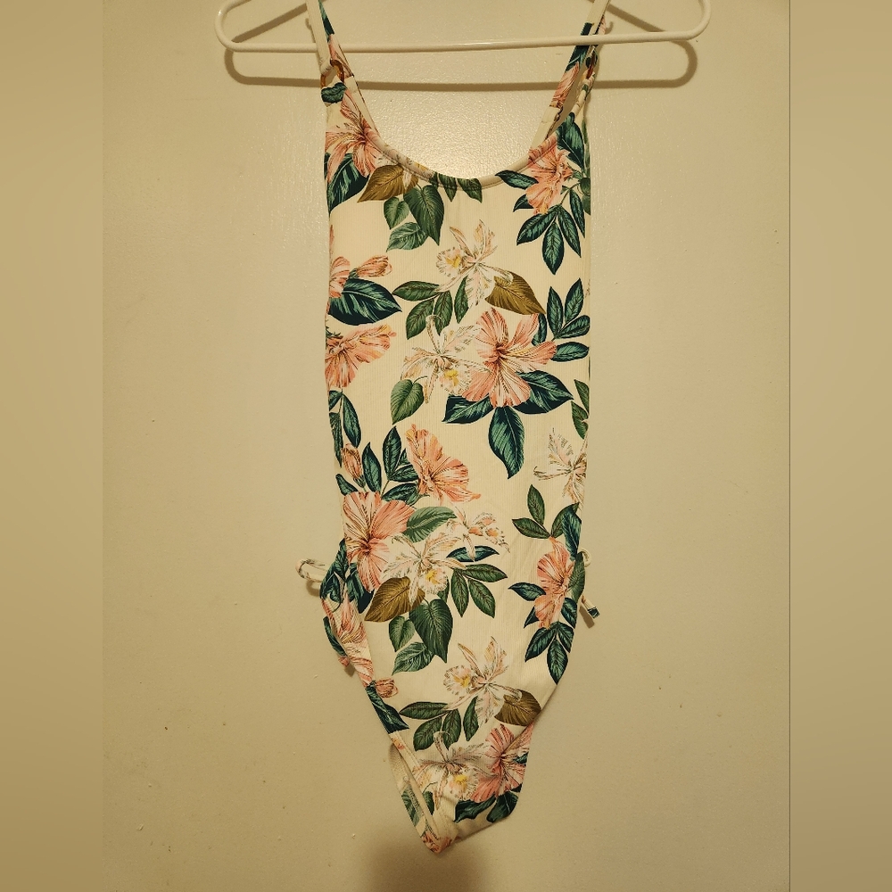 Palisades Beach Club Womens one-piece swimsuit